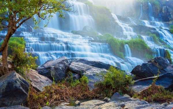 آبشار پلکانی در ویتنام
