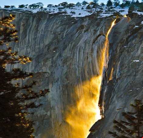 آبشار آتشین یوسمیت