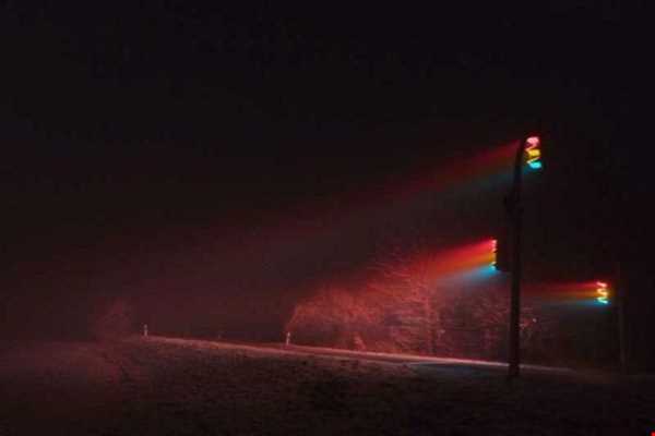 نورهای محسور کننده چراغ راهنما در مه