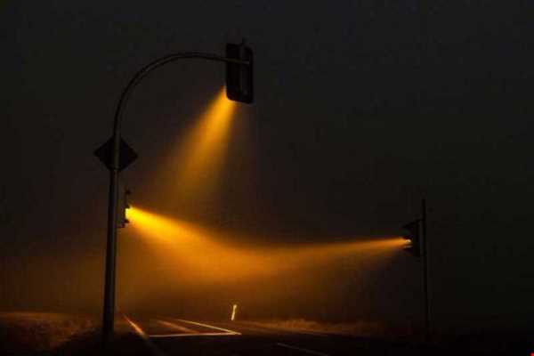 نورهای محسور کننده چراغ راهنما در مه