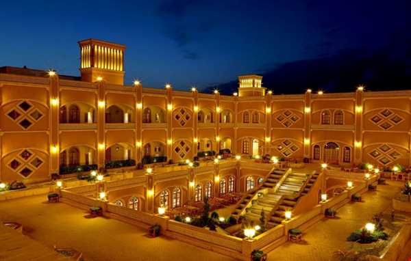 چطور در زمان پیک گردشگری هتل‌‌های شیراز را رزرو کنیم؟