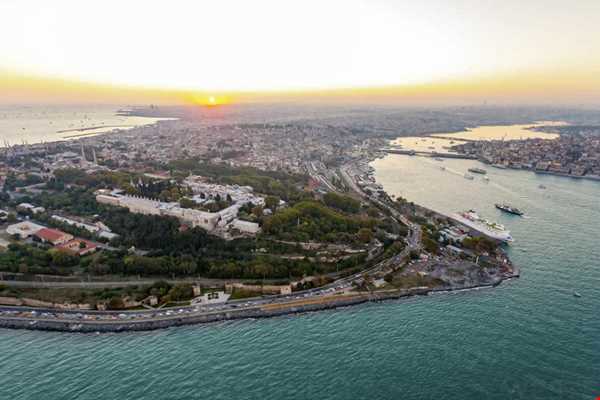 نزدیک ترین سواحل به میدان تکسیم - 