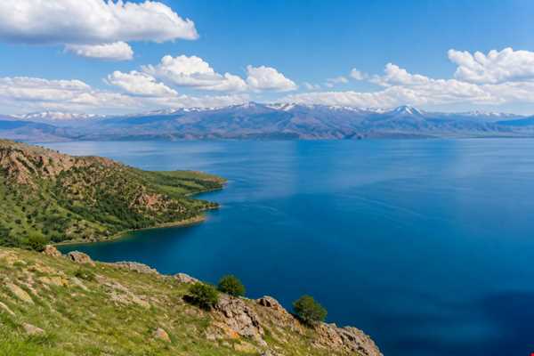 سفر به ترکیه از مشهد با سپهر سیر بلیط هواپیما و تورهای استانبول آنتالیا وان و کوش آداسی از مشهد با شرایط اقساطی