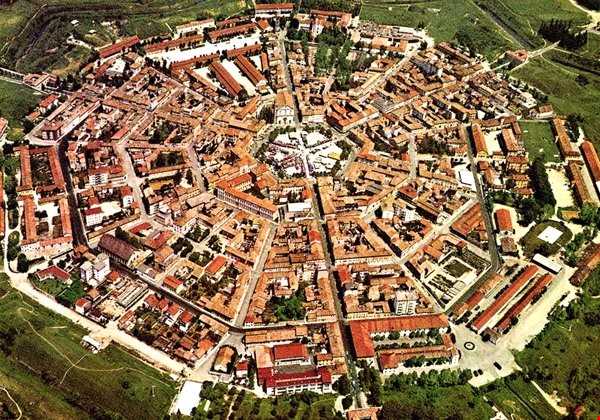 شهر قرون وسطایی پالمانوا