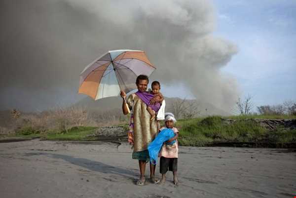 زندگی ساکنان رابائول در پاپوا گینه نو با 3 آتشفشان فعال