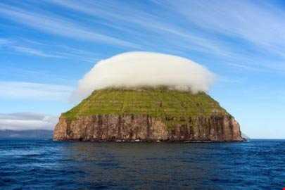 جزیره ای با کلاه ابری