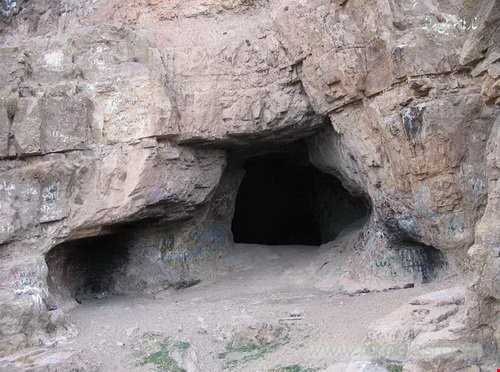 غار کیخسرو