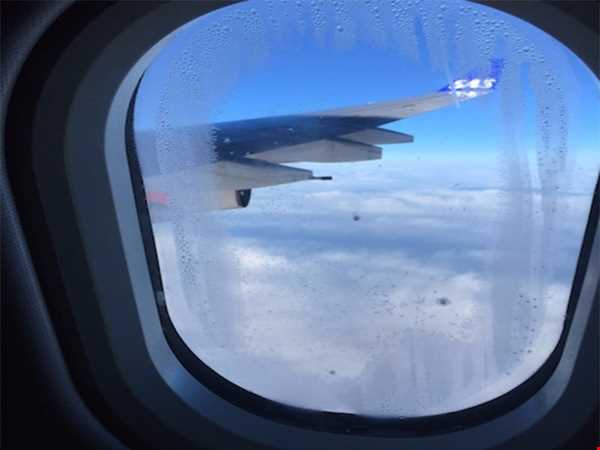 چرا پنجره‌های هواپیما دایره‌‌ای شکل هستند؟
