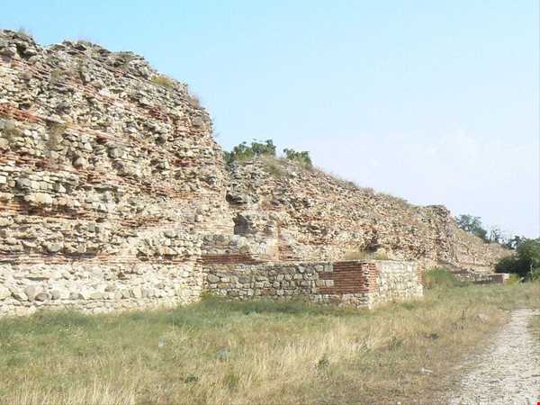 دیوارهای قدیمی مربوط به روم باستان