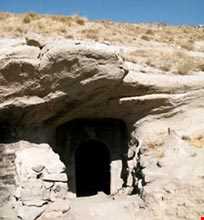 غار قدمگاه ( مسجد قدمگاه )