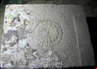 غار قدمگاه ( مسجد قدمگاه )