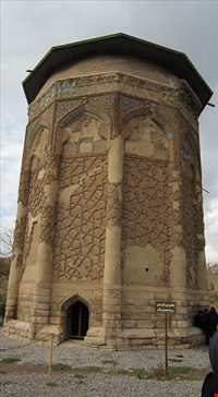 گنبد کبود ( آرامگاه مادر هلاکوخان )