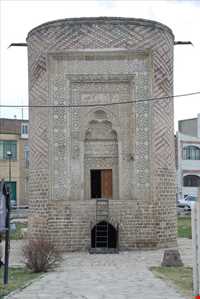 Se Gonbad ( Three Domes )