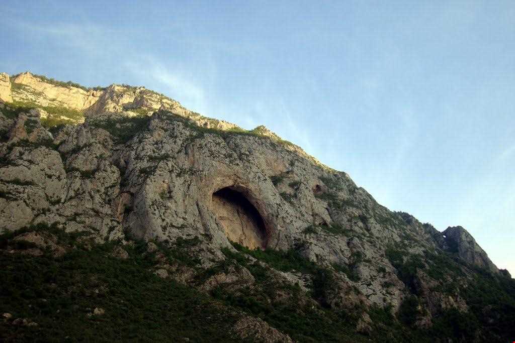Espah Bod Khorshid cave
