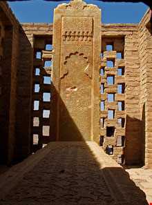 آرامگاه امیر اویس ( سنگ سفید )