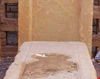 آرامگاه امیر اویس ( سنگ سفید )