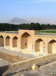 کاروانسرای عباسی گز