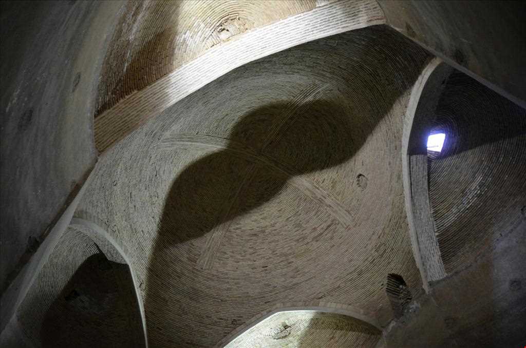 Ouyi Noushabad underground city