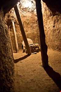 Ouyi Noushabad underground city