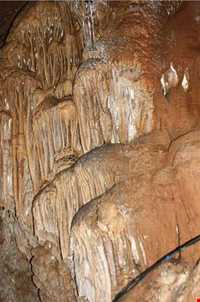 Roodafshan Cave