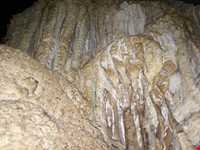 Roodafshan Cave