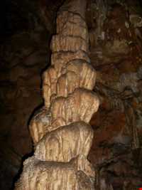Roodafshan Cave