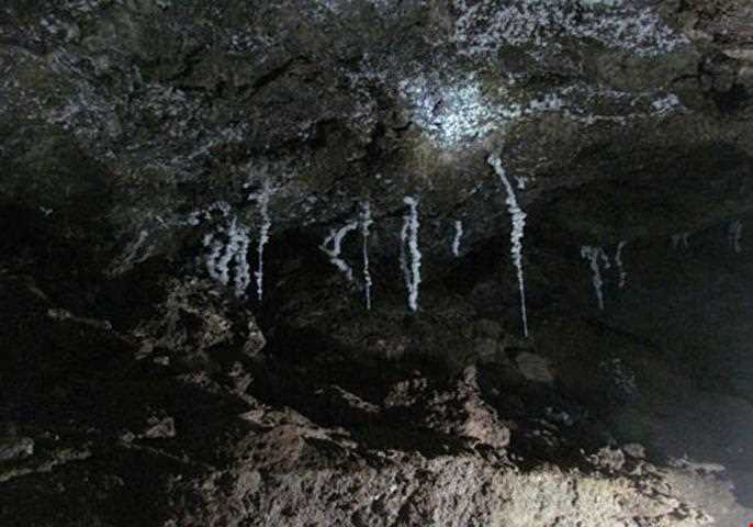 غار نمکی اشتهارد و ارتفاعات حلقه دره