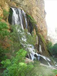 آبشار آب سفید