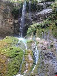 آبشار آب سفید