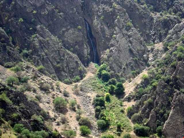 دره و آبشار عشق