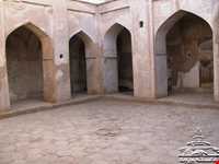 مسجد، آب انبار و حمام کوشک