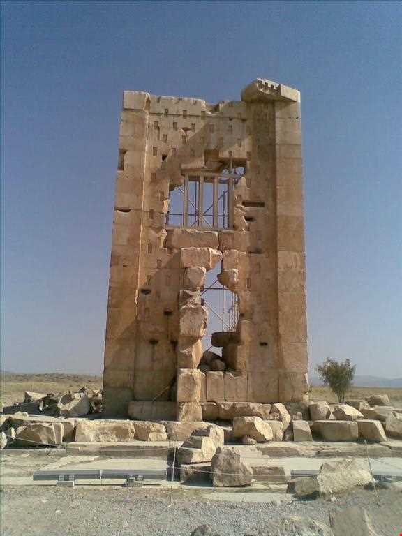 مقبره کمبوجیه ( زندان سلیمان )