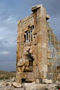 مقبره کمبوجیه ( زندان سلیمان )