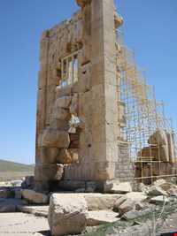 مقبره کمبوجیه ( زندان سلیمان )