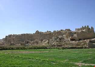 قلعه ایزد خواست