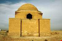 آرامگاه ارسلان جاذب