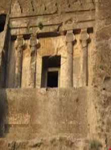 دخمه سنگی دو دختر (داو دور)