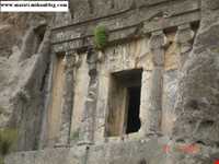 دخمه سنگی دو دختر (داو دور)