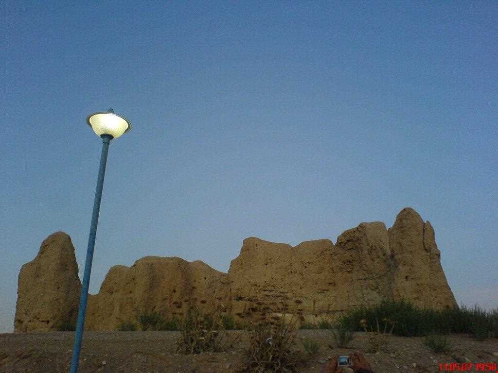 قصر سرخ بهرام گور ( تل خاکی صفاشهر )