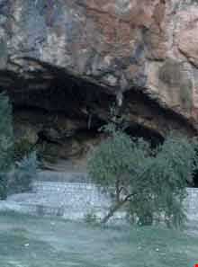 غار و سنگ نوشته اشکفت سلمان ایذه