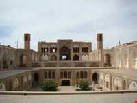 مسجد و مدرسه آقا بزرگ کاشان