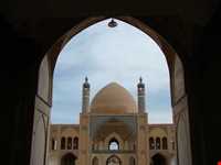 مسجد و مدرسه آقا بزرگ کاشان