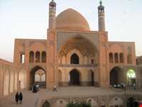 مسجد و مدرسه آقا بزرگ کاشان