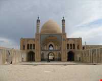 مسجد و مدرسه آقا بزرگ کاشان