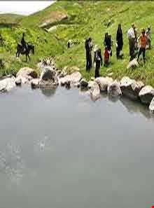 چشمه آب گرم وننق