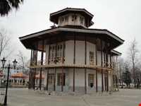 Kolah Farangi Edifice