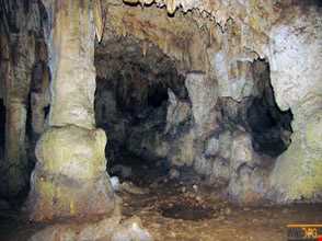 غار یخی انگول