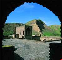 مسجد و مدرسه کریم ایشان