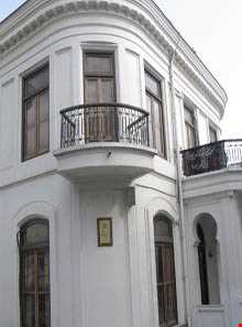 موزه نقاشی پشت شیشه