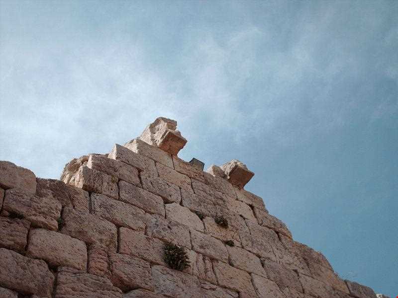 معبد آناهیتا بیشاپور